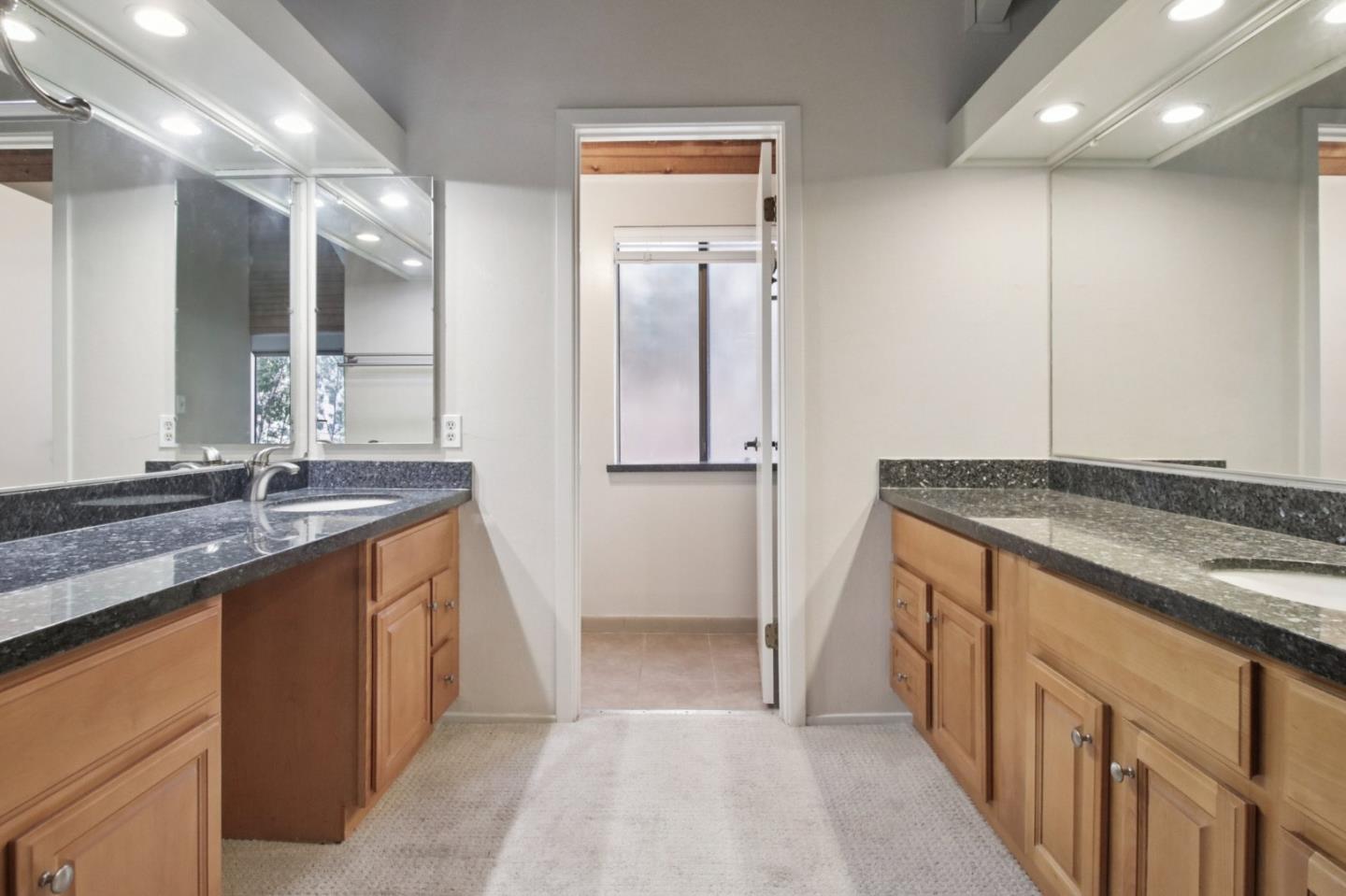 Detail Gallery Image 29 of 42 For 916 Menlo Ave, Menlo Park,  CA 94025 - 2 Beds | 2/1 Baths