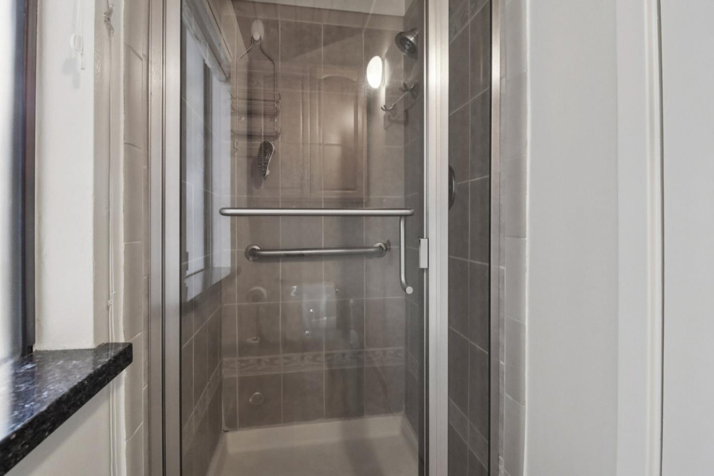 Detail Gallery Image 32 of 42 For 916 Menlo Ave, Menlo Park,  CA 94025 - 2 Beds | 2/1 Baths