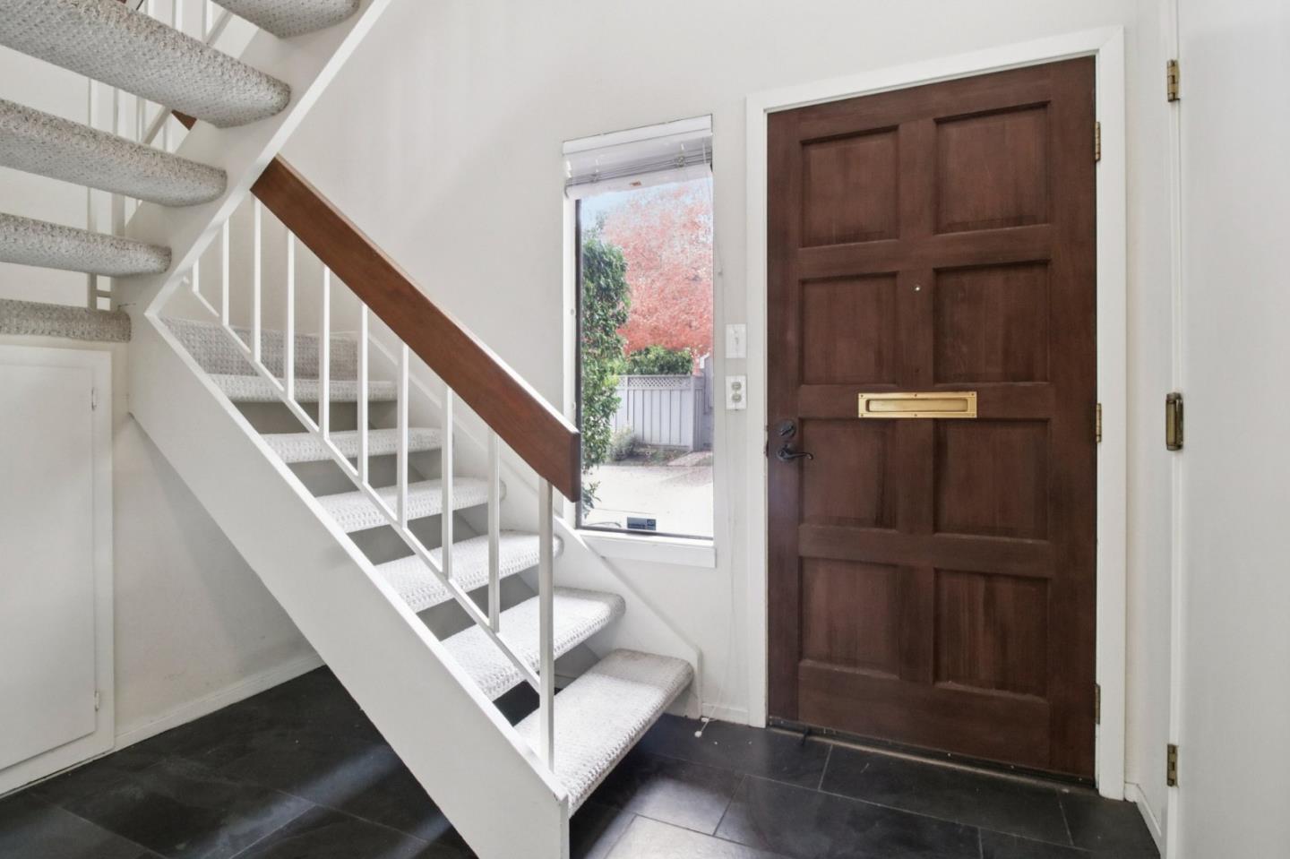 Detail Gallery Image 6 of 42 For 916 Menlo Ave, Menlo Park,  CA 94025 - 2 Beds | 2/1 Baths