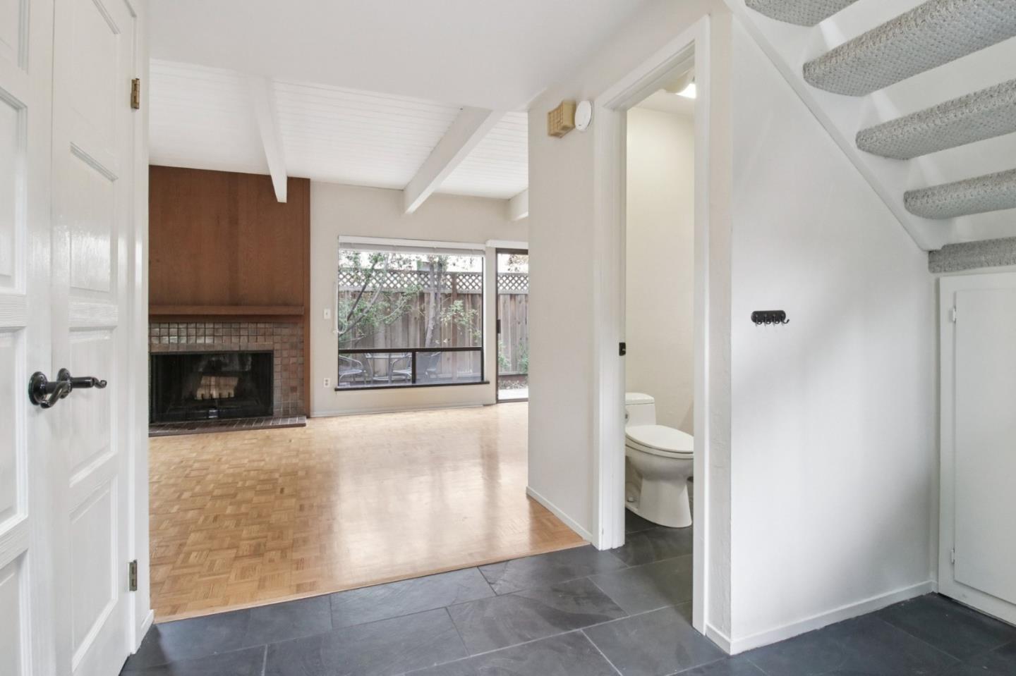 Detail Gallery Image 7 of 42 For 916 Menlo Ave, Menlo Park,  CA 94025 - 2 Beds | 2/1 Baths