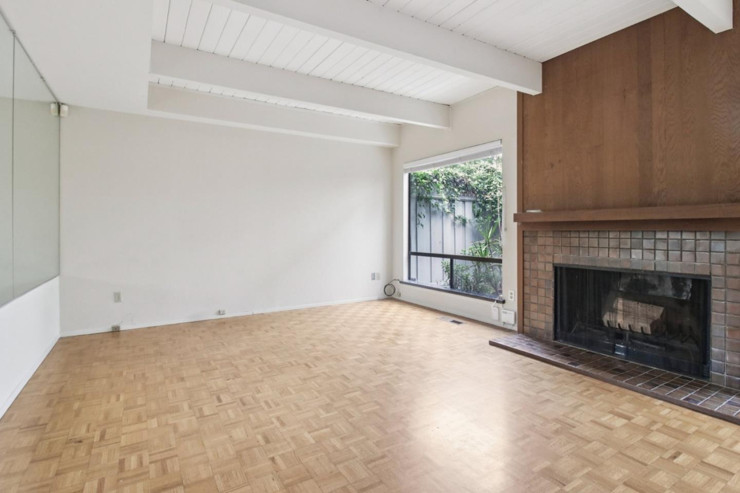 Detail Gallery Image 8 of 42 For 916 Menlo Ave, Menlo Park,  CA 94025 - 2 Beds | 2/1 Baths