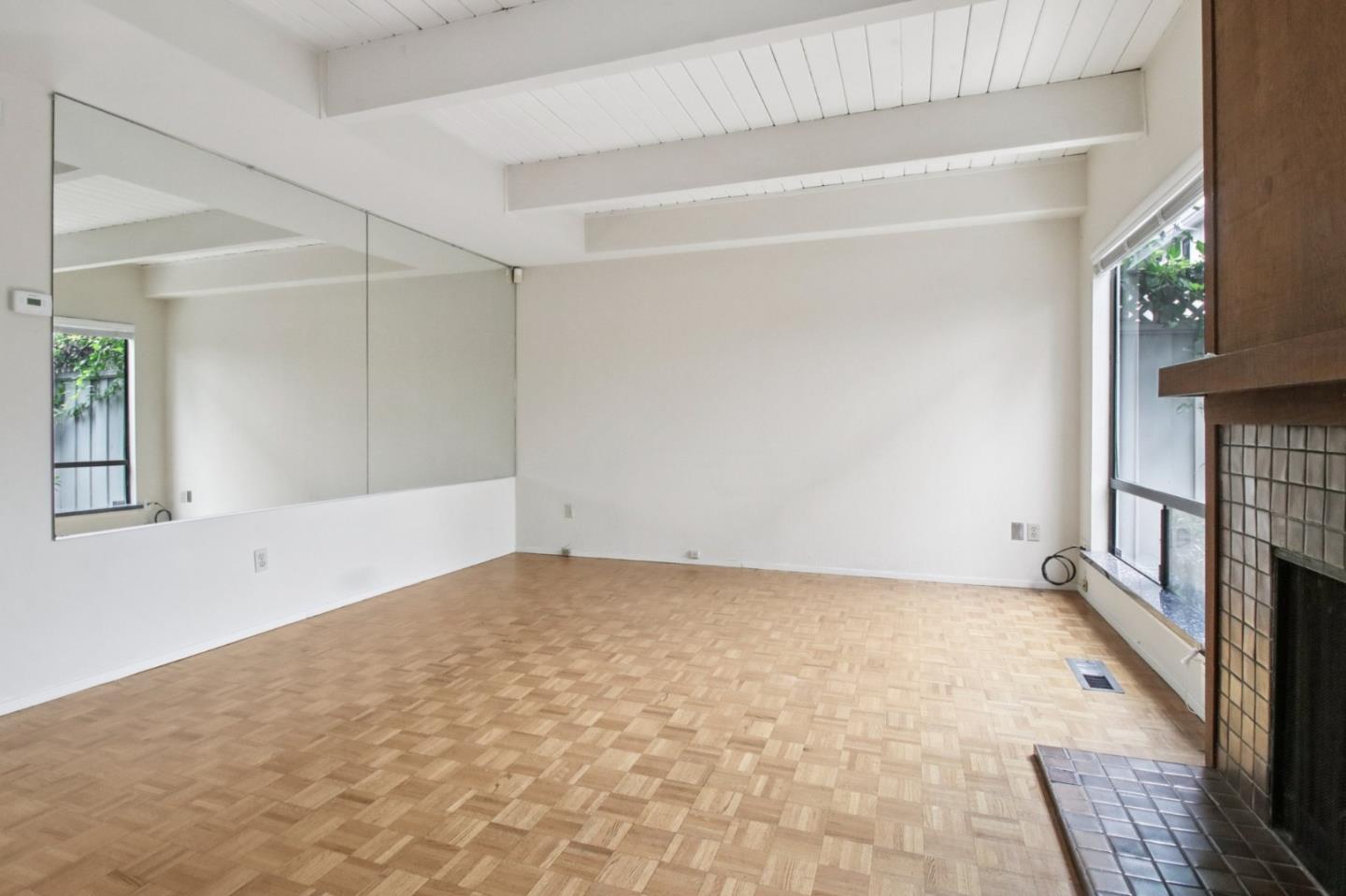 Detail Gallery Image 9 of 42 For 916 Menlo Ave, Menlo Park,  CA 94025 - 2 Beds | 2/1 Baths