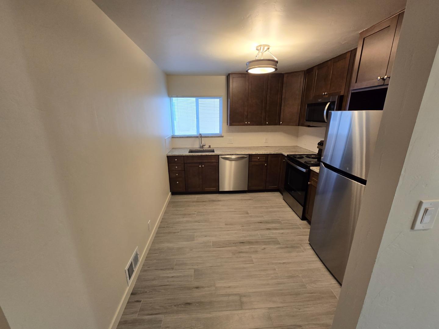 Detail Gallery Image 5 of 14 For 22 Linden Ave #2,  San Bruno,  CA 94066 - 2 Beds | 1 Baths