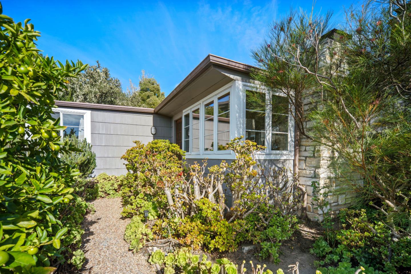 Detail Gallery Image 4 of 24 For 24747 Valley Way, Carmel,  CA 93923 - 2 Beds | 1 Baths