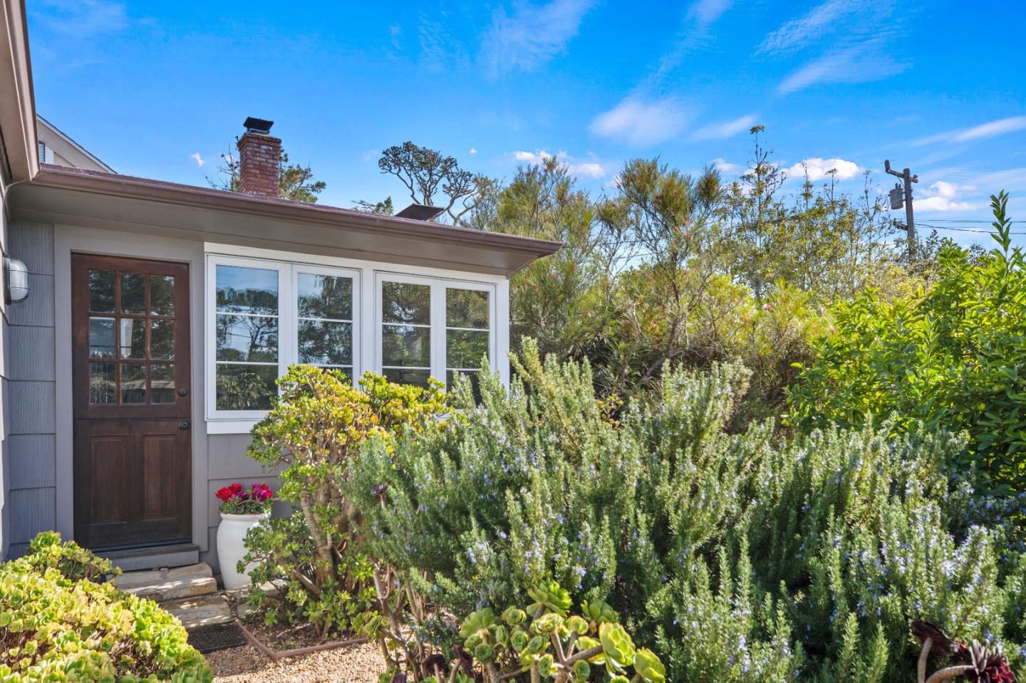 Detail Gallery Image 5 of 24 For 24747 Valley Way, Carmel,  CA 93923 - 2 Beds | 1 Baths