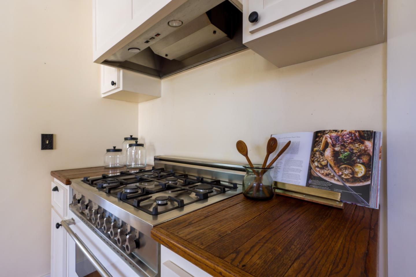 Detail Gallery Image 7 of 41 For 1320 Santa Ana Rd, Hollister,  CA 95023 - 2 Beds | 1 Baths