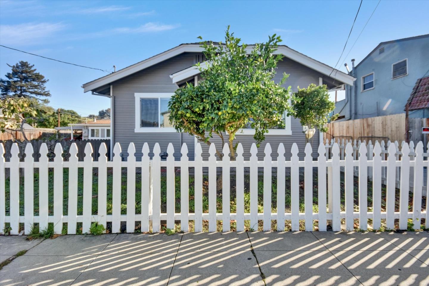 Detail Gallery Image 4 of 42 For 367 College St, Hollister,  CA 95023 - 3 Beds | 1 Baths