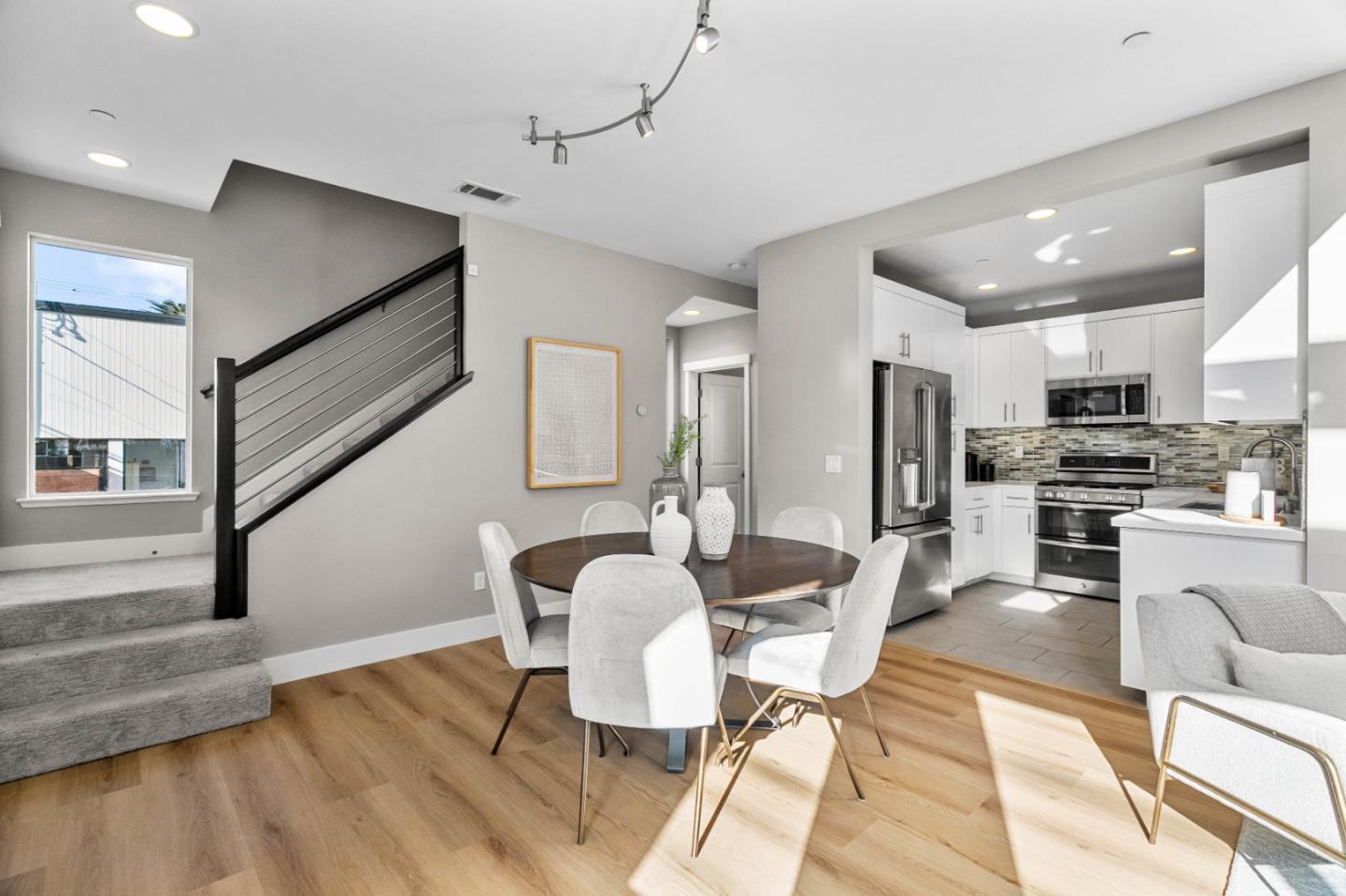 Detail Gallery Image 5 of 30 For 630 Warren St, Redwood City,  CA 94063 - 3 Beds | 3/1 Baths