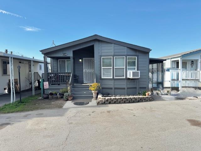 Detail Gallery Image 2 of 15 For 2900 Fairview Rd #4,  Hollister,  CA 95023 - 3 Beds | 2 Baths