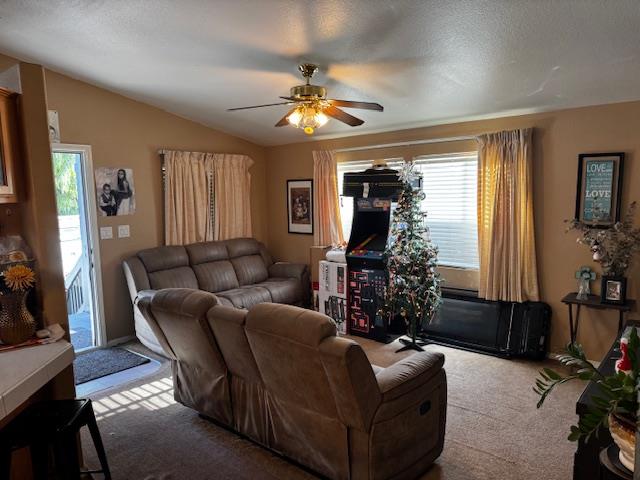 Detail Gallery Image 7 of 15 For 2900 Fairview Rd #4,  Hollister,  CA 95023 - 3 Beds | 2 Baths