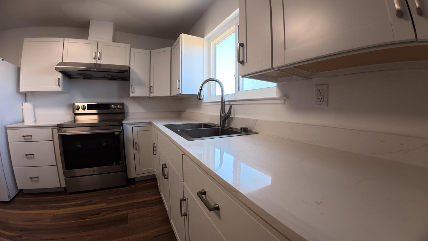 Detail Gallery Image 5 of 12 For 446 Kelli Ct, Marina,  CA 93933 - 3 Beds | 2 Baths