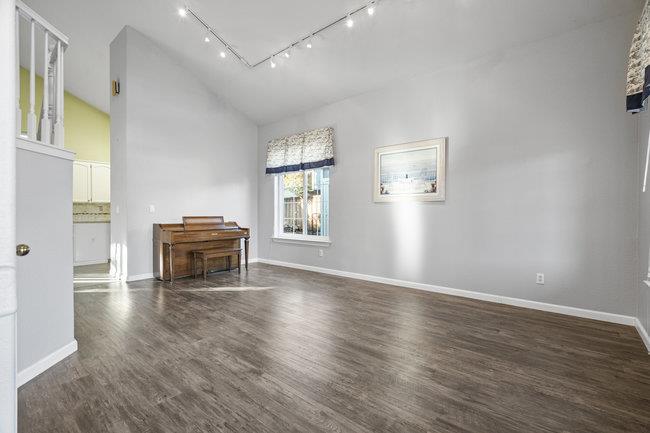 Detail Gallery Image 10 of 42 For 2260 Pinnacle Ct, Hollister,  CA 95023 - 4 Beds | 2/1 Baths