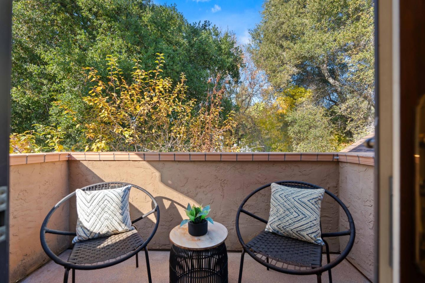 Detail Gallery Image 12 of 26 For 90 Walnut Ave, Atherton,  CA 94027 - 4 Beds | 2/1 Baths