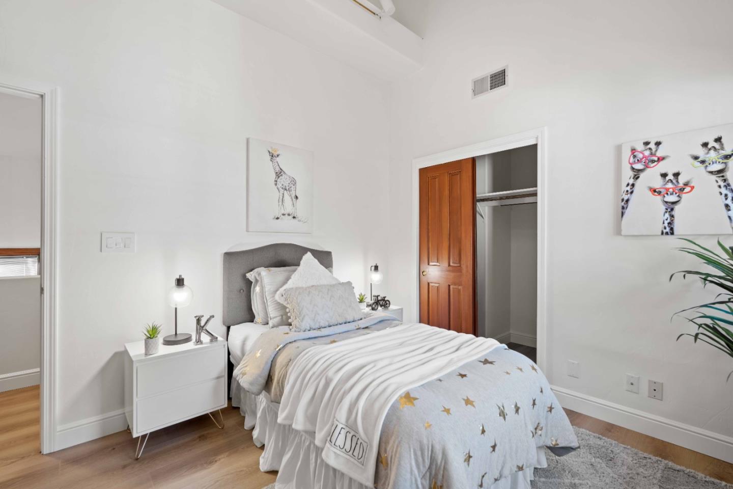 Detail Gallery Image 13 of 26 For 90 Walnut Ave, Atherton,  CA 94027 - 4 Beds | 2/1 Baths