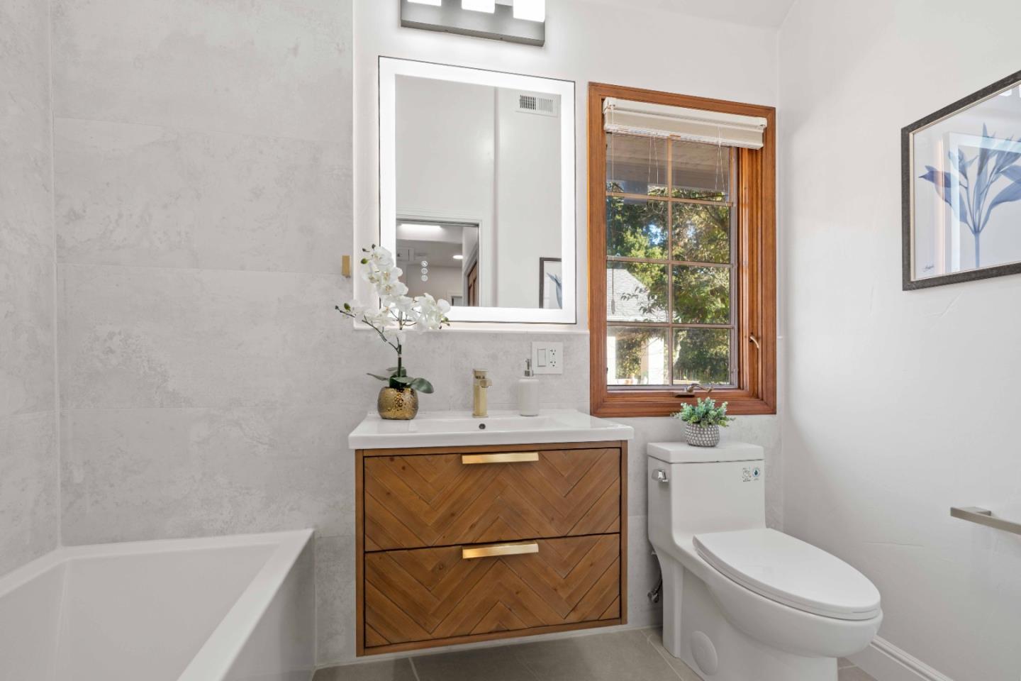 Detail Gallery Image 14 of 26 For 90 Walnut Ave, Atherton,  CA 94027 - 4 Beds | 2/1 Baths