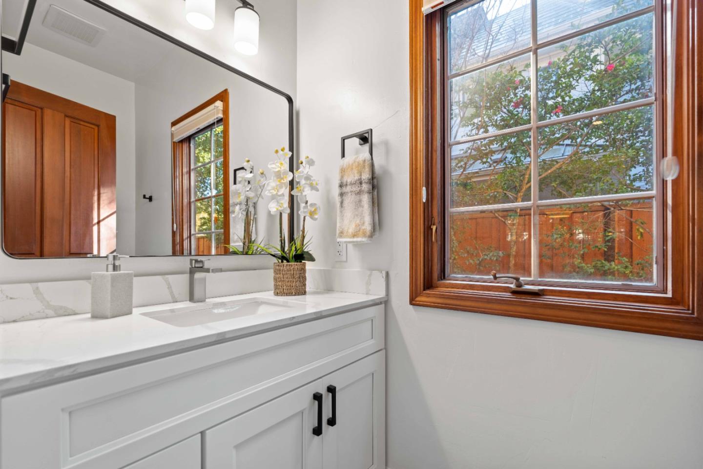 Detail Gallery Image 16 of 26 For 90 Walnut Ave, Atherton,  CA 94027 - 4 Beds | 2/1 Baths