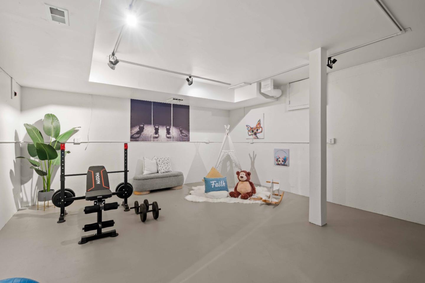 Detail Gallery Image 17 of 26 For 90 Walnut Ave, Atherton,  CA 94027 - 4 Beds | 2/1 Baths