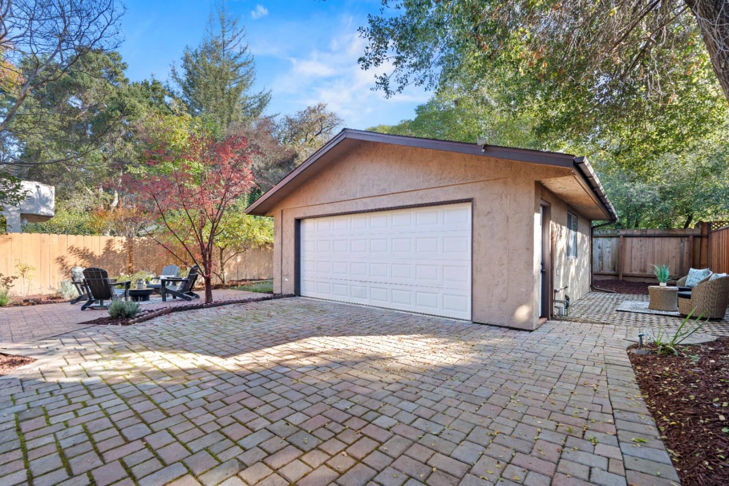 Detail Gallery Image 18 of 26 For 90 Walnut Ave, Atherton,  CA 94027 - 4 Beds | 2/1 Baths