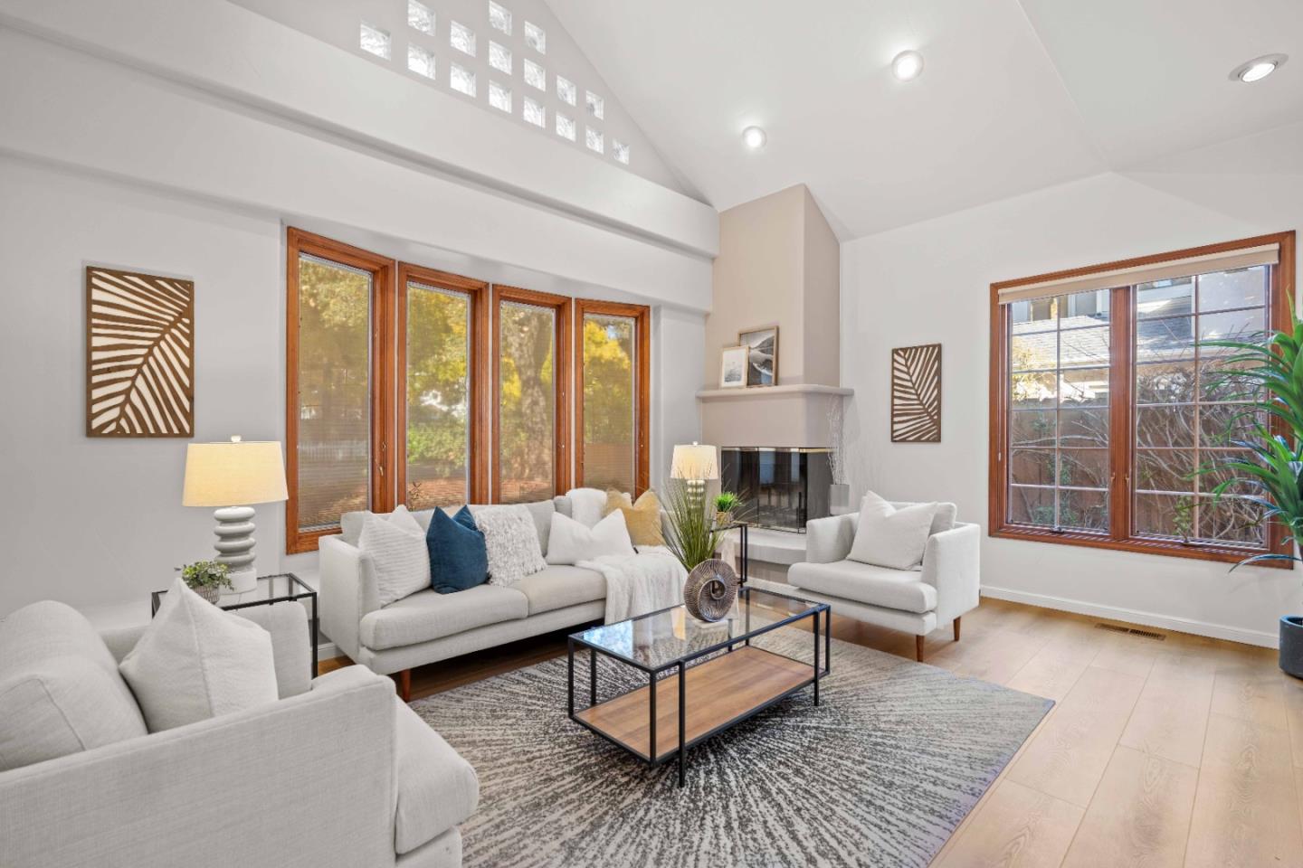 Detail Gallery Image 3 of 26 For 90 Walnut Ave, Atherton,  CA 94027 - 4 Beds | 2/1 Baths