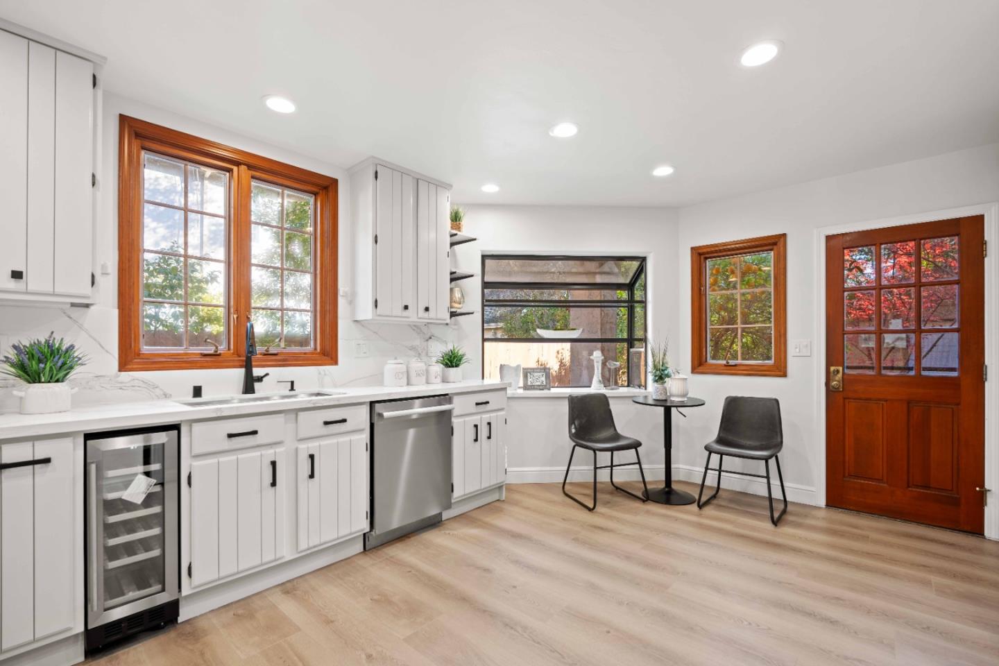 Detail Gallery Image 4 of 26 For 90 Walnut Ave, Atherton,  CA 94027 - 4 Beds | 2/1 Baths