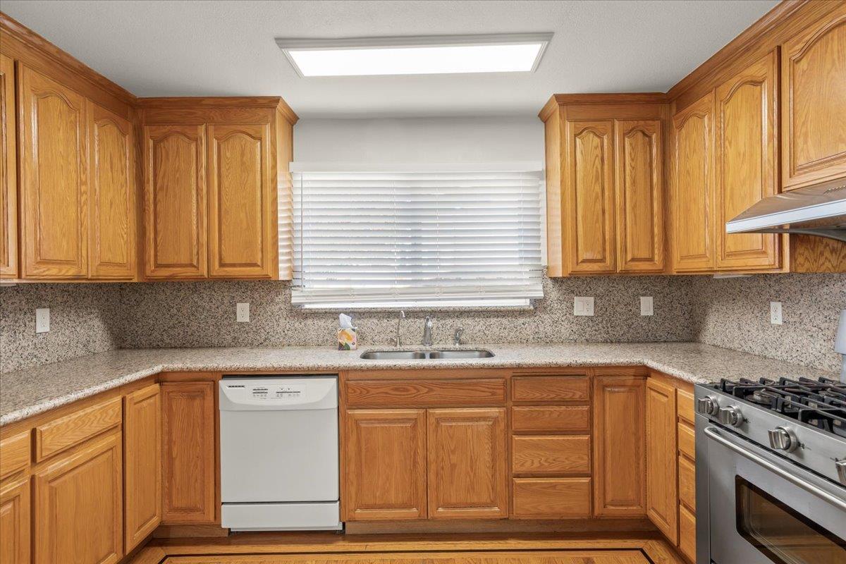 Detail Gallery Image 11 of 41 For 1793 H St, Union City,  CA 94587 - 5 Beds | 3 Baths