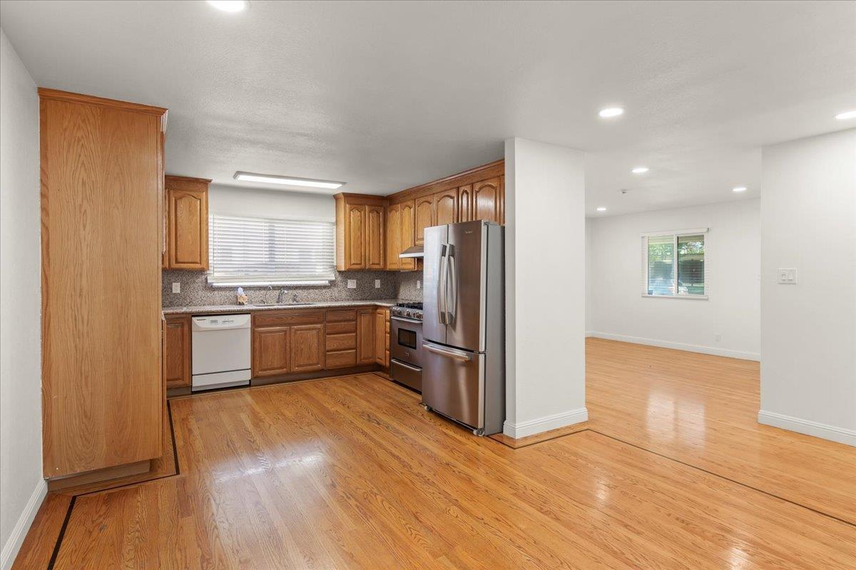 Detail Gallery Image 12 of 41 For 1793 H St, Union City,  CA 94587 - 5 Beds | 3 Baths