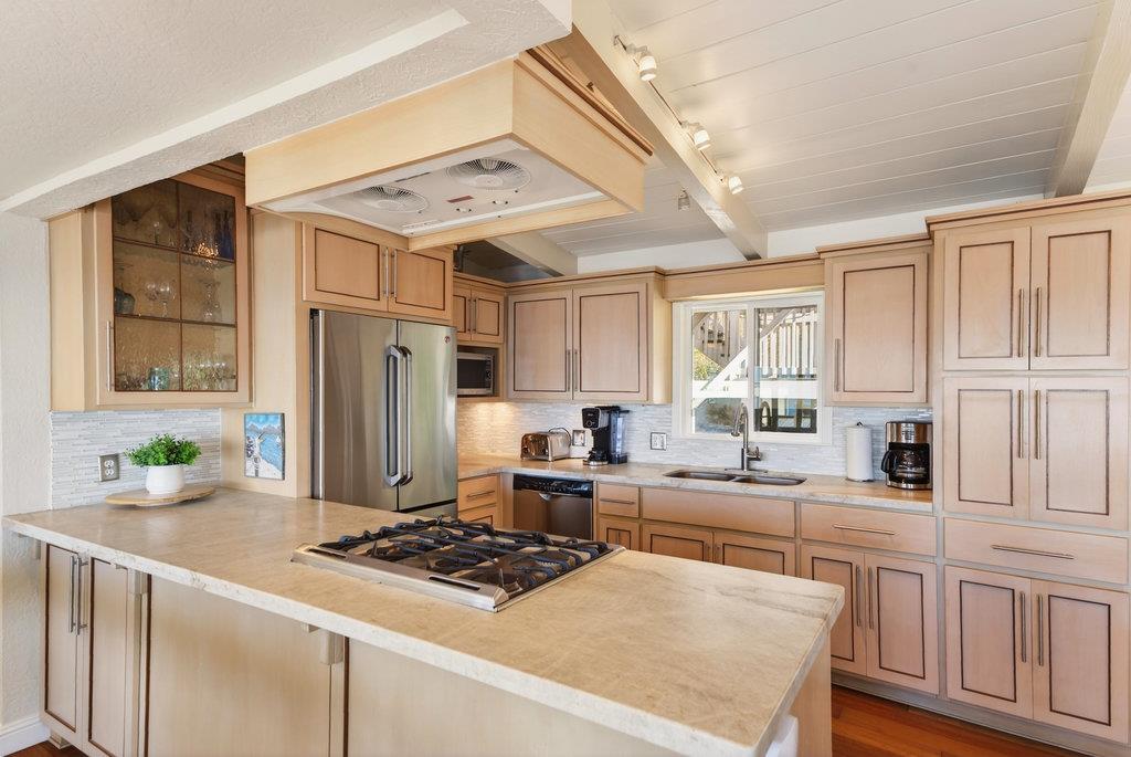 Detail Gallery Image 11 of 51 For 619 Beach Dr, Aptos,  CA 95003 - 5 Beds | 3 Baths