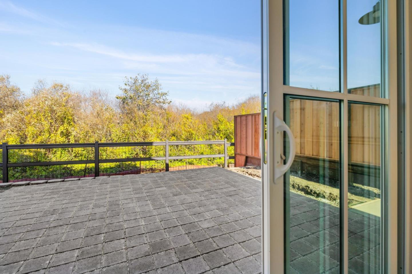 Detail Gallery Image 12 of 43 For 577 Creekside Ct, Half Moon Bay,  CA 94019 - 3 Beds | 2/1 Baths