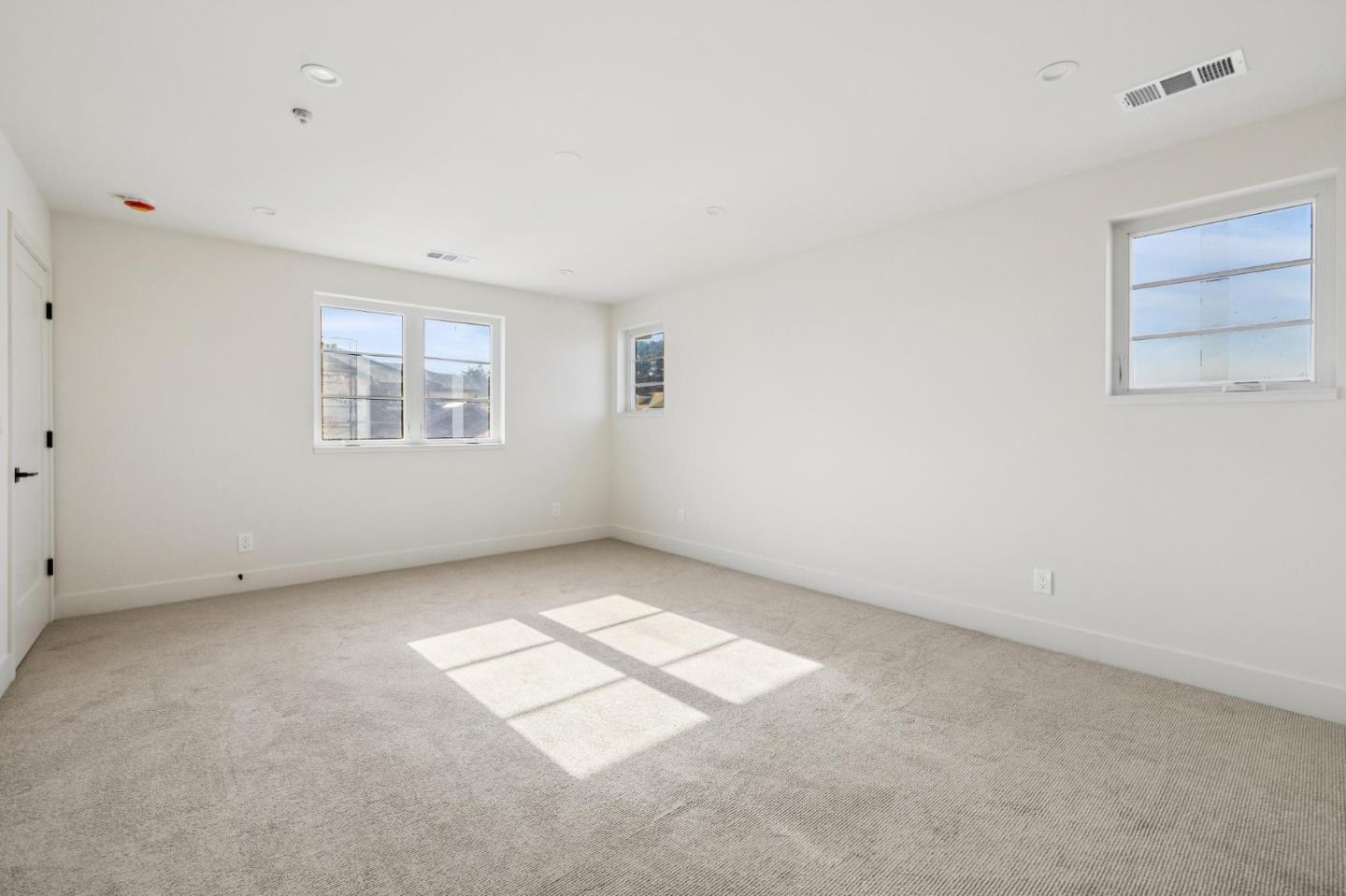 Detail Gallery Image 20 of 43 For 577 Creekside Ct, Half Moon Bay,  CA 94019 - 3 Beds | 2/1 Baths