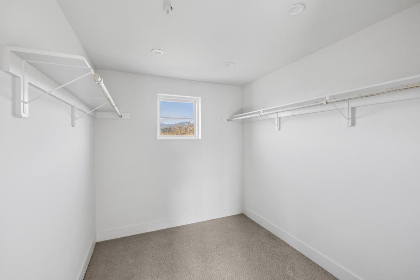 Detail Gallery Image 26 of 43 For 577 Creekside Ct, Half Moon Bay,  CA 94019 - 3 Beds | 2/1 Baths