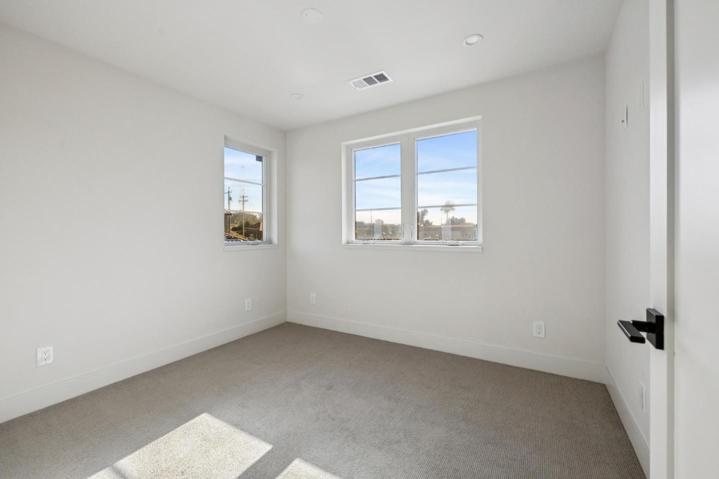 Detail Gallery Image 28 of 43 For 577 Creekside Ct, Half Moon Bay,  CA 94019 - 3 Beds | 2/1 Baths