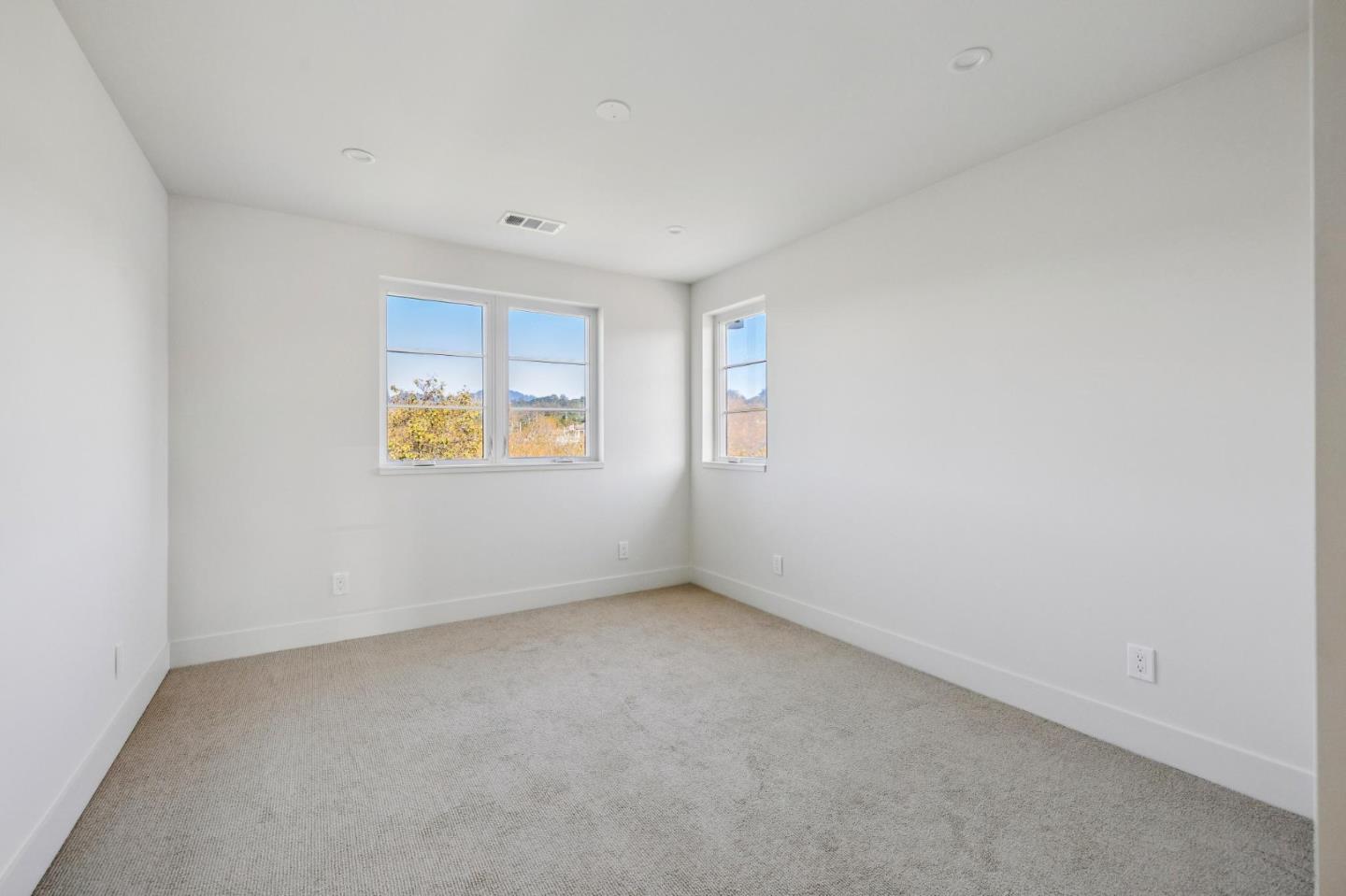 Detail Gallery Image 32 of 43 For 577 Creekside Ct, Half Moon Bay,  CA 94019 - 3 Beds | 2/1 Baths