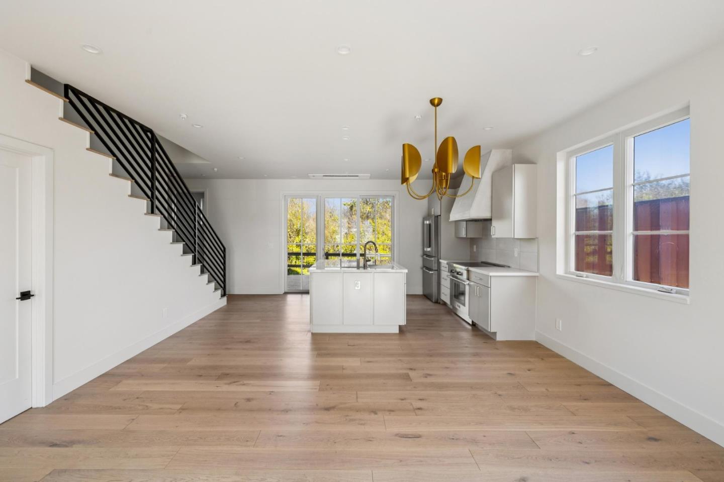 Detail Gallery Image 4 of 43 For 577 Creekside Ct, Half Moon Bay,  CA 94019 - 3 Beds | 2/1 Baths