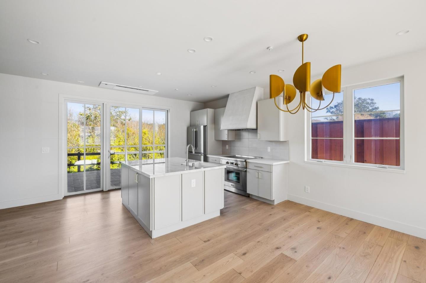 Detail Gallery Image 5 of 43 For 577 Creekside Ct, Half Moon Bay,  CA 94019 - 3 Beds | 2/1 Baths