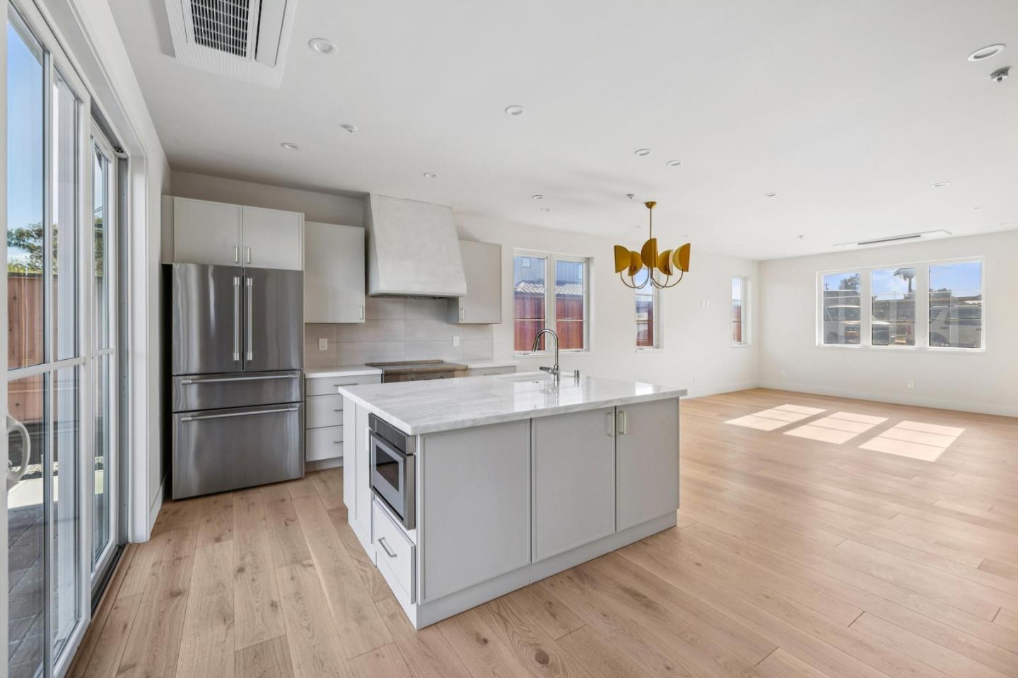 Detail Gallery Image 6 of 43 For 577 Creekside Ct, Half Moon Bay,  CA 94019 - 3 Beds | 2/1 Baths