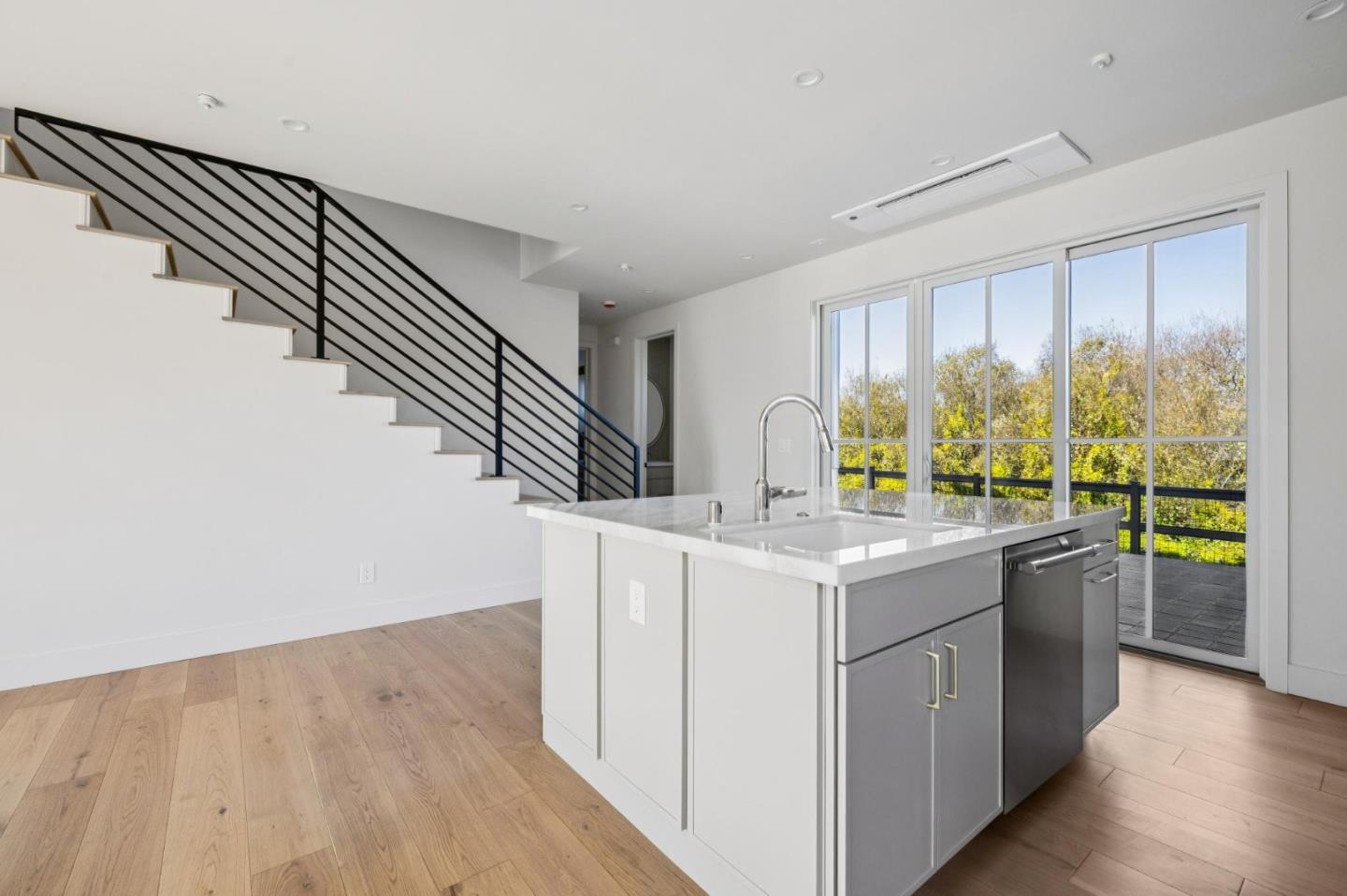 Detail Gallery Image 8 of 43 For 577 Creekside Ct, Half Moon Bay,  CA 94019 - 3 Beds | 2/1 Baths