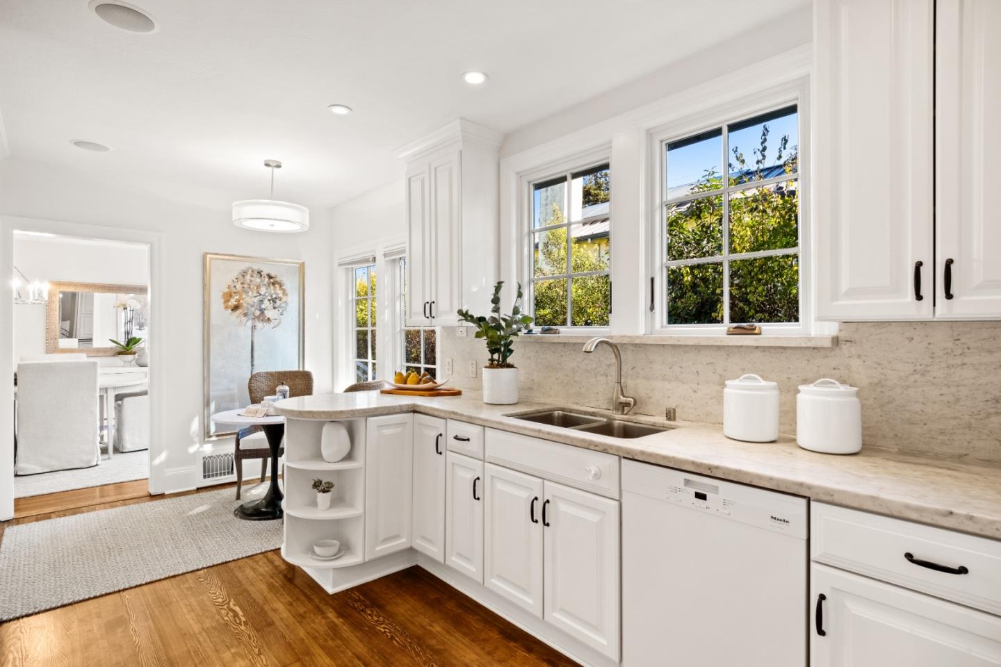 Detail Gallery Image 13 of 50 For 105 Pepper Ave, Burlingame,  CA 94010 - 4 Beds | 2 Baths