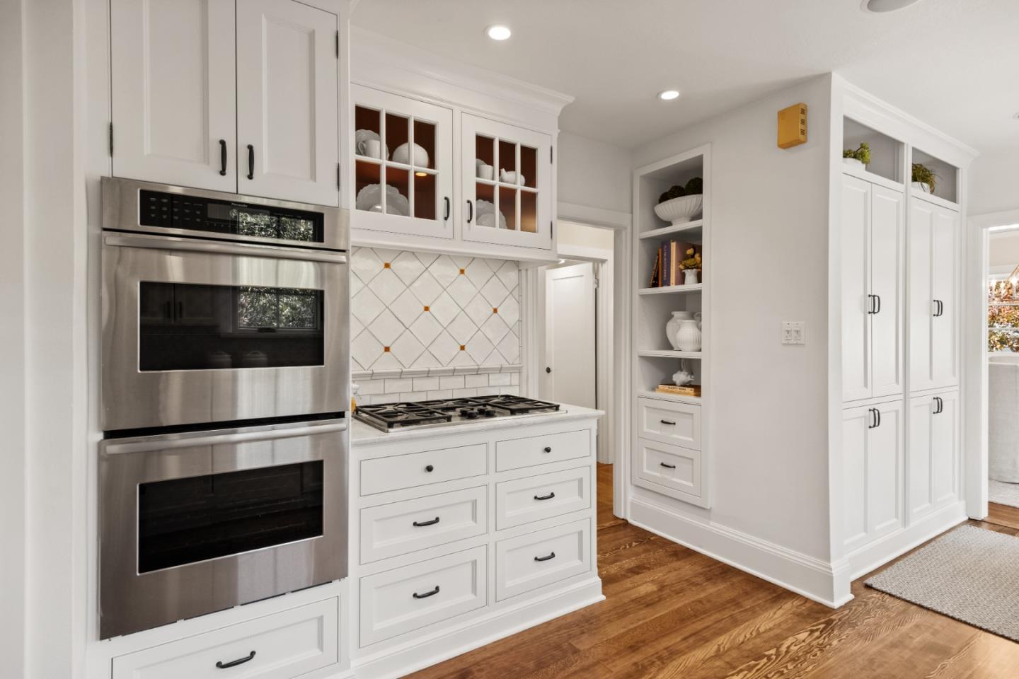 Detail Gallery Image 16 of 50 For 105 Pepper Ave, Burlingame,  CA 94010 - 4 Beds | 2 Baths