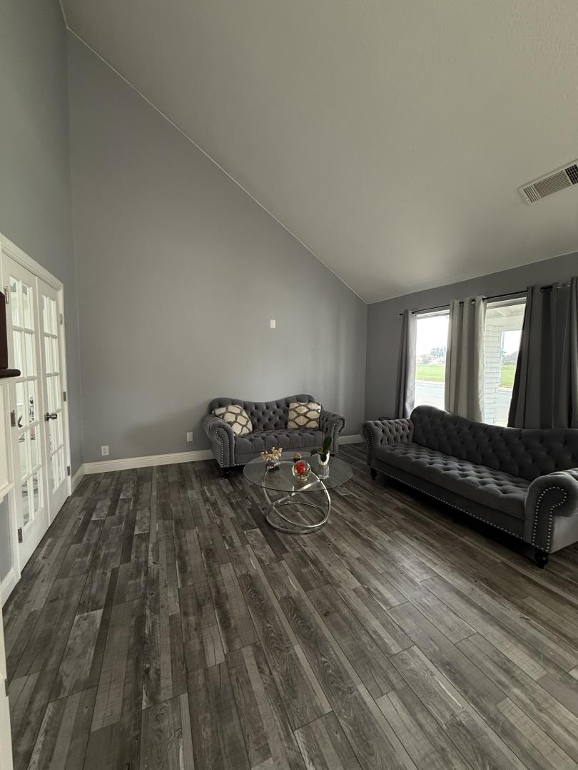 Detail Gallery Image 17 of 48 For 1336 Northgate Dr, Manteca,  CA 95336 - 4 Beds | 2/1 Baths