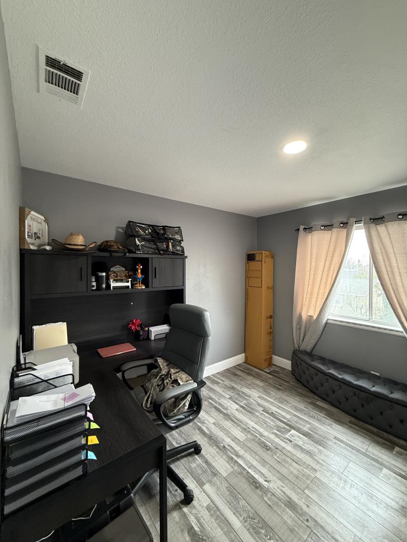 Detail Gallery Image 3 of 48 For 1336 Northgate Dr, Manteca,  CA 95336 - 4 Beds | 2/1 Baths