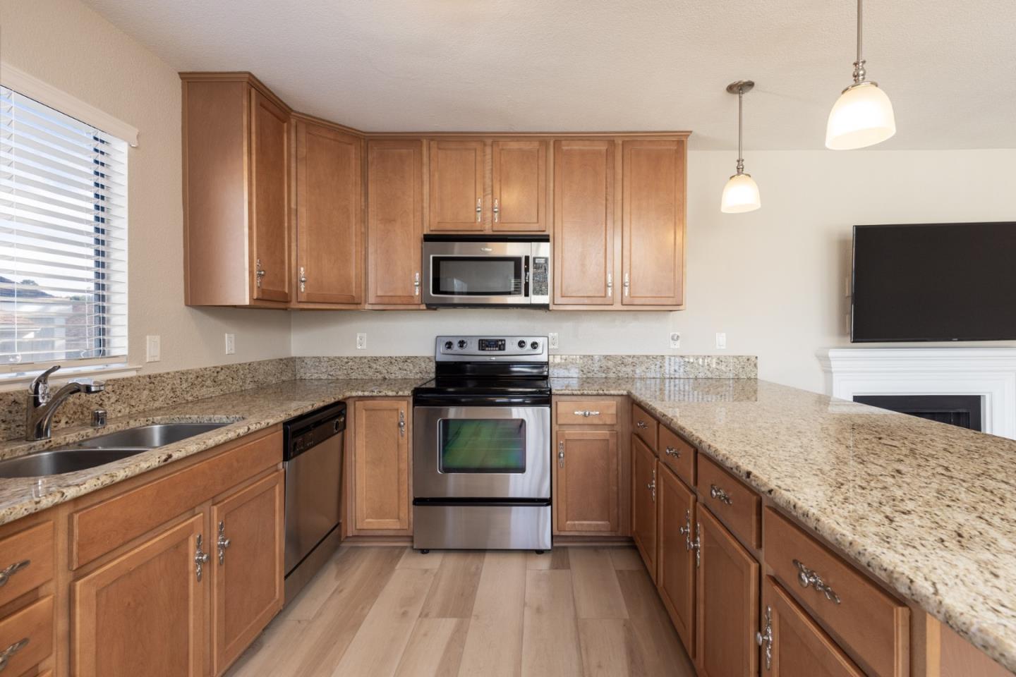 Detail Gallery Image 3 of 18 For 300 Glenwood Cir #265,  Monterey,  CA 93940 - 2 Beds | 1 Baths