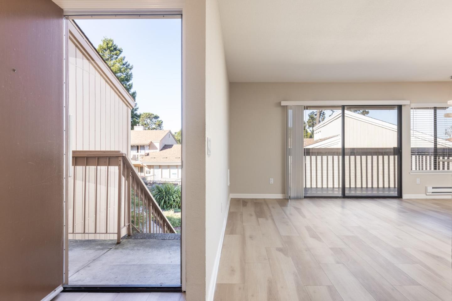 Detail Gallery Image 6 of 18 For 300 Glenwood Cir #265,  Monterey,  CA 93940 - 2 Beds | 1 Baths
