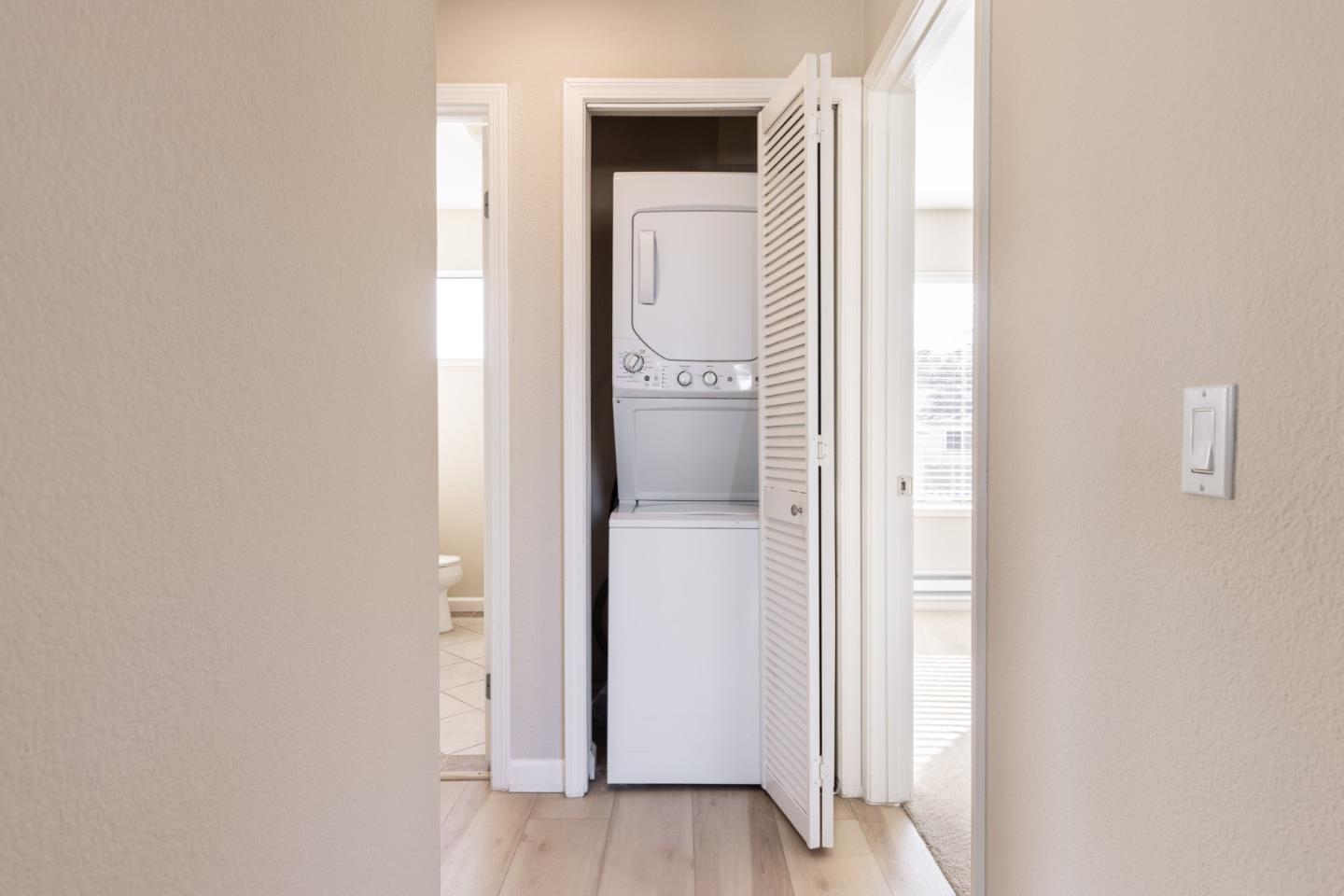 Detail Gallery Image 7 of 18 For 300 Glenwood Cir #265,  Monterey,  CA 93940 - 2 Beds | 1 Baths