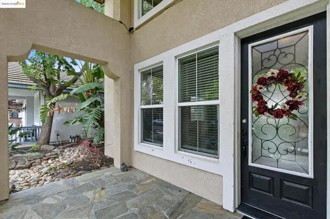 Detail Gallery Image 2 of 9 For 145 Warhol Way, Oakley,  CA 94561 - 4 Beds | 3/1 Baths