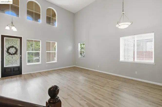 Detail Gallery Image 4 of 9 For 145 Warhol Way, Oakley,  CA 94561 - 4 Beds | 3/1 Baths