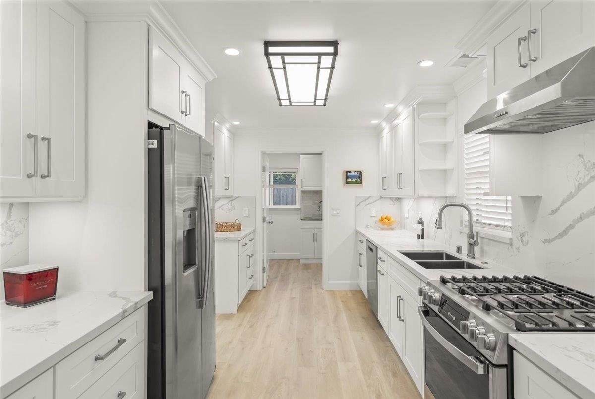 Detail Gallery Image 14 of 43 For 272 Clay St, Monterey,  CA 93940 - 3 Beds | 1 Baths