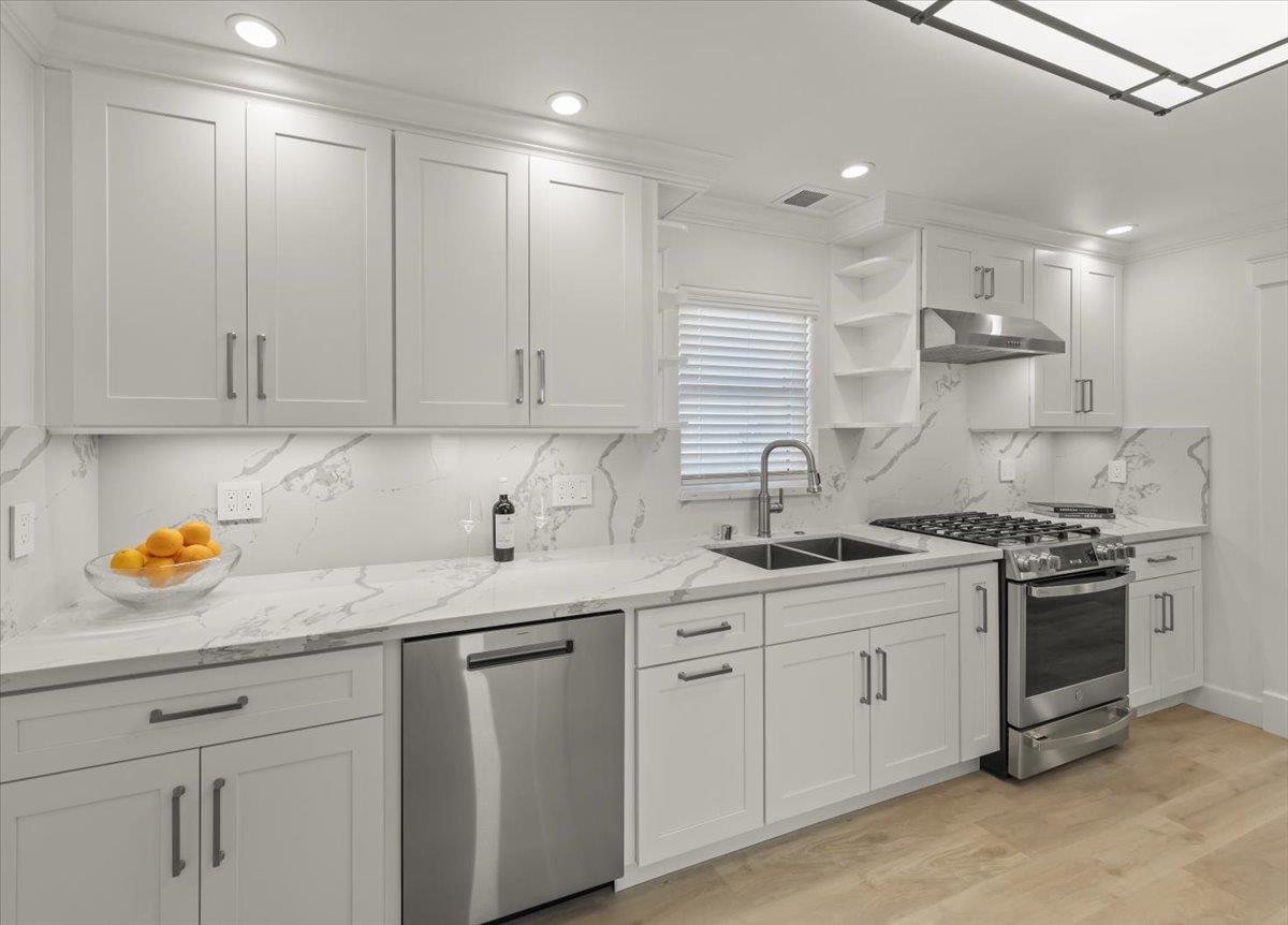 Detail Gallery Image 18 of 43 For 272 Clay St, Monterey,  CA 93940 - 3 Beds | 1 Baths