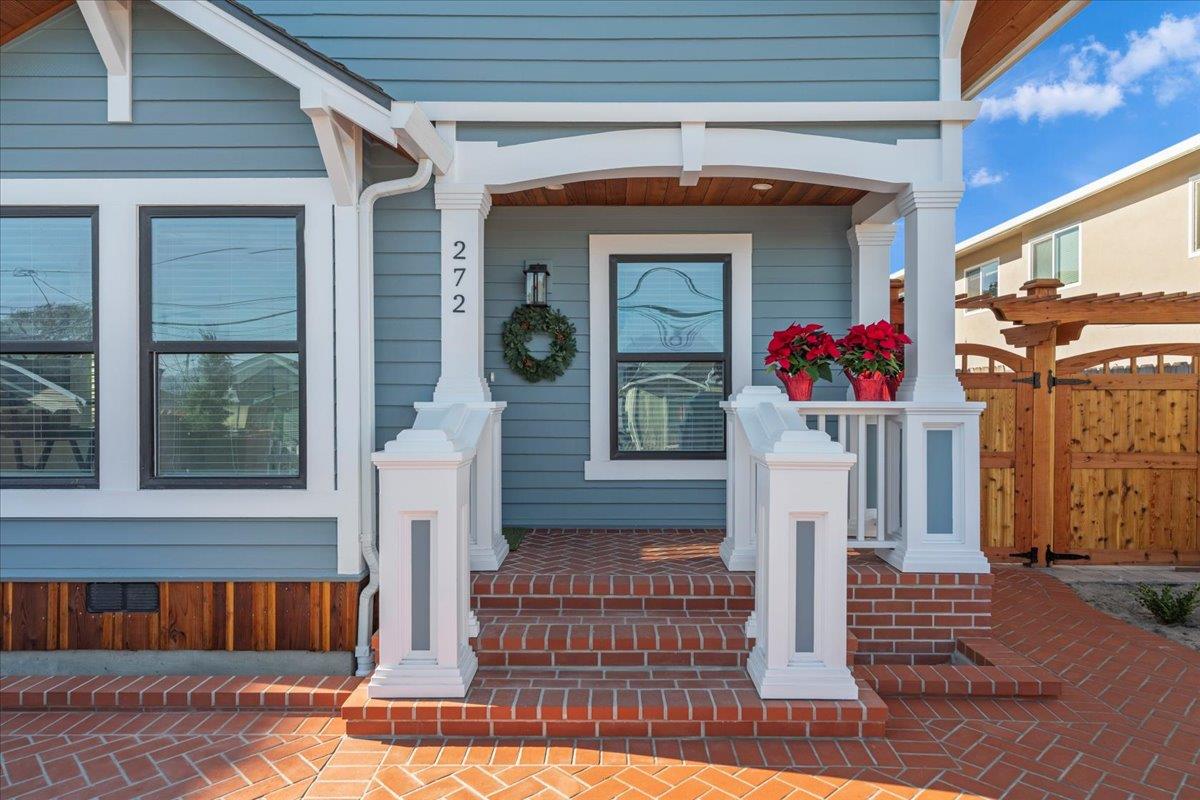 Detail Gallery Image 5 of 43 For 272 Clay St, Monterey,  CA 93940 - 3 Beds | 1 Baths