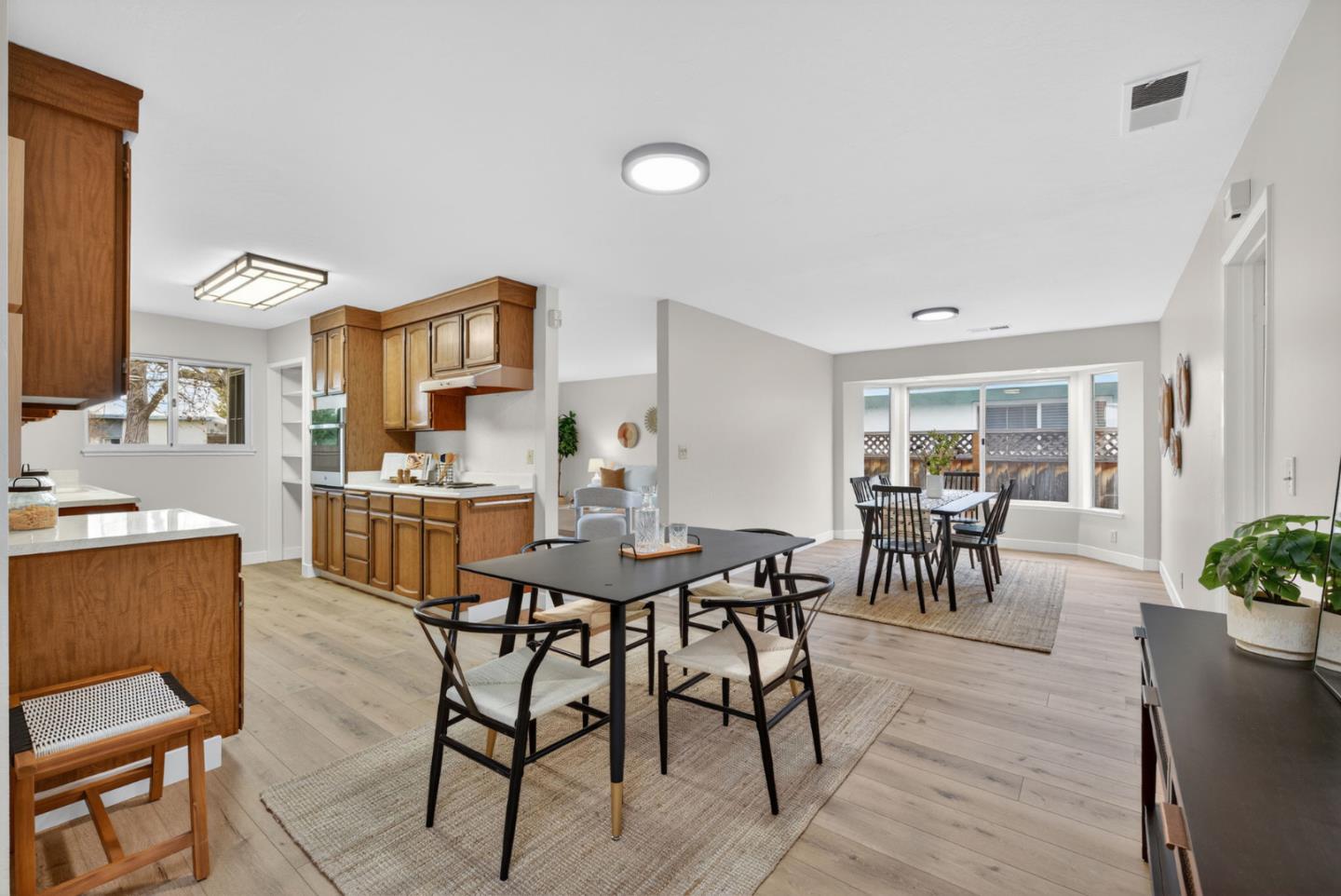 Detail Gallery Image 8 of 35 For 1858 Lencar Way, San Jose,  CA 95124 - 3 Beds | 3 Baths