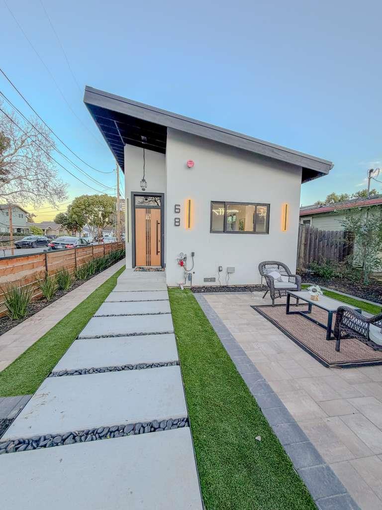 Detail Gallery Image 2 of 20 For 68 Page St, Campbell,  CA 95008 - 3 Beds | 3 Baths